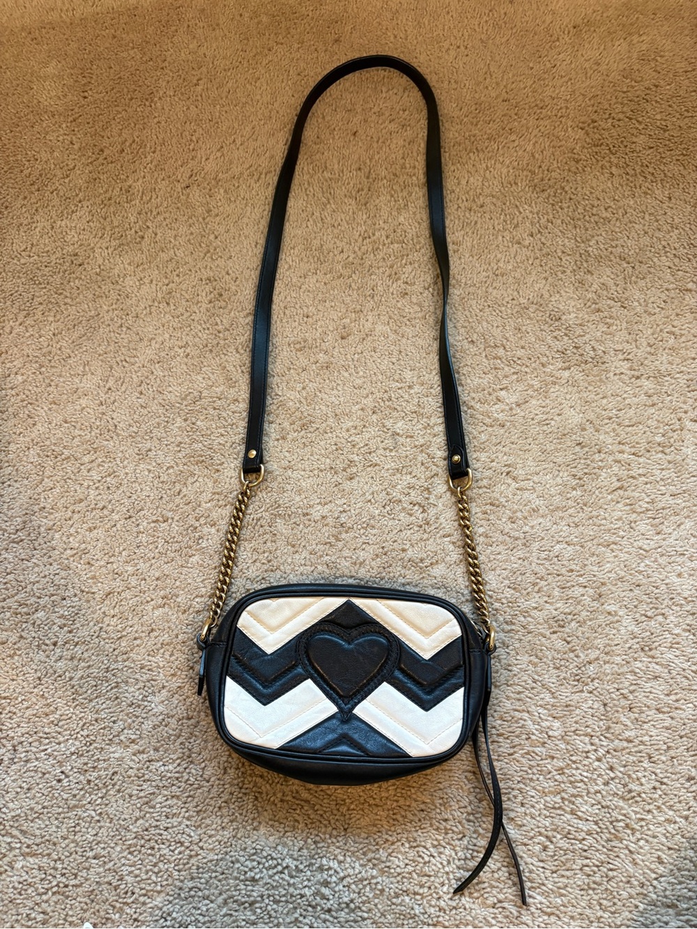 Black and White Gucci Crossbody Bag - Picture 5 of 6
